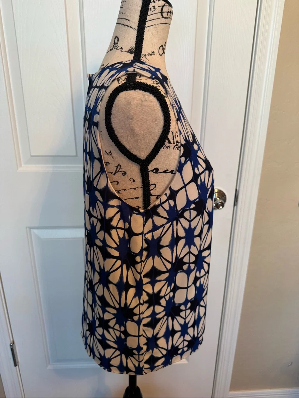 Banana Republic Women’s Blue & White Geometric Print Sleeveless Blouse Small